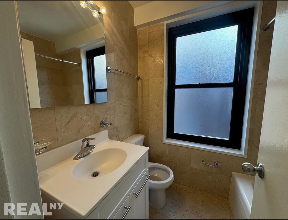 4th Ave #3R - Photo 7 of 8