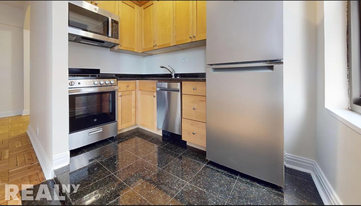 E 56th St #8J - Photo 2 of 7