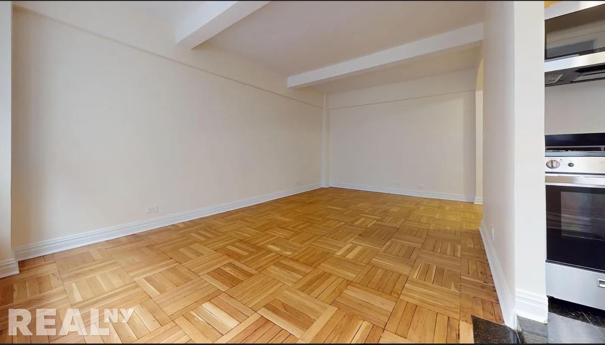 E 56th St #8J - Photo 5 of 7