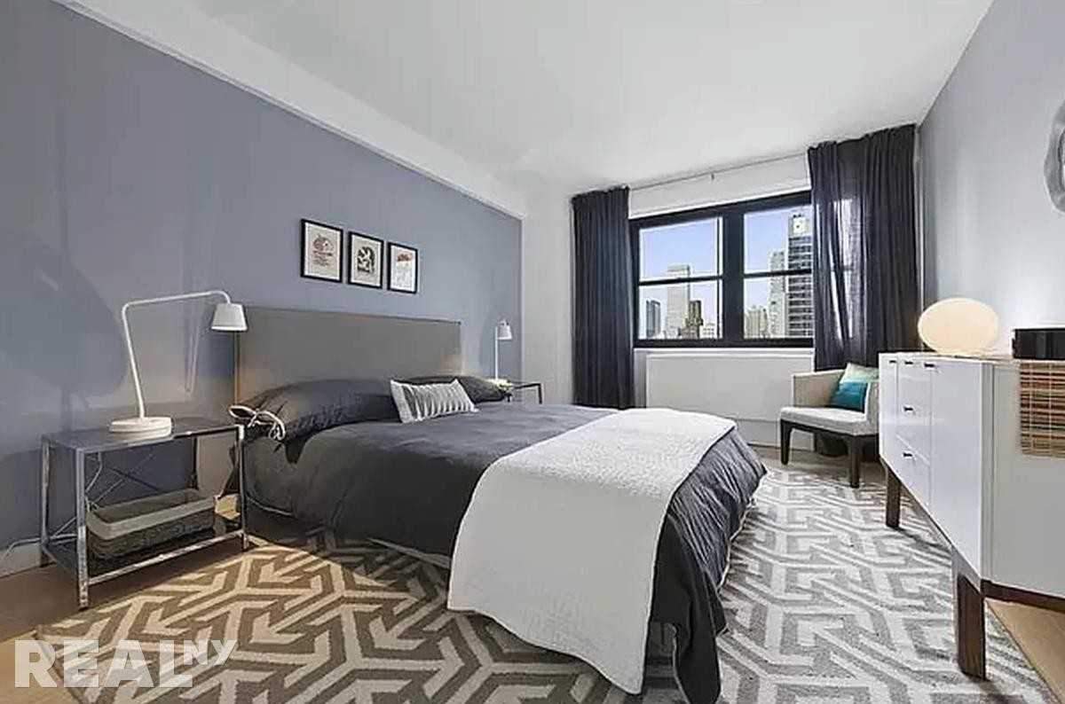 E 39th St #23R - Photo 4 of 6