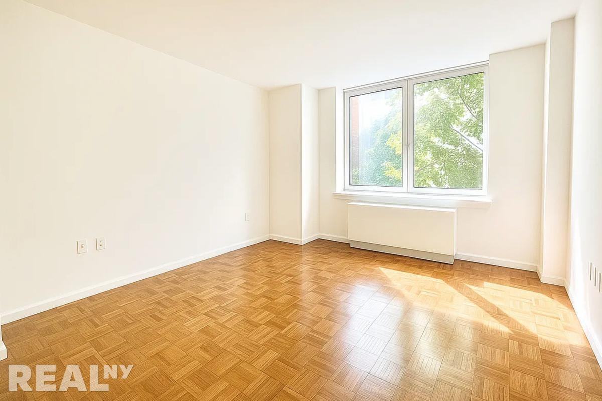 W 43rd St #4F - Photo 6 of 8