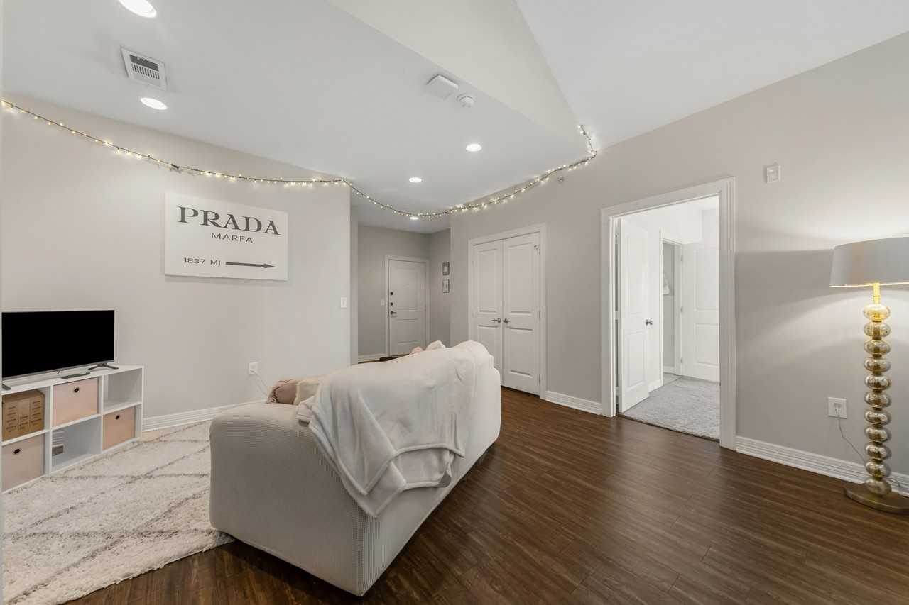 1026 Foster Avenue - Photo 7 of 44