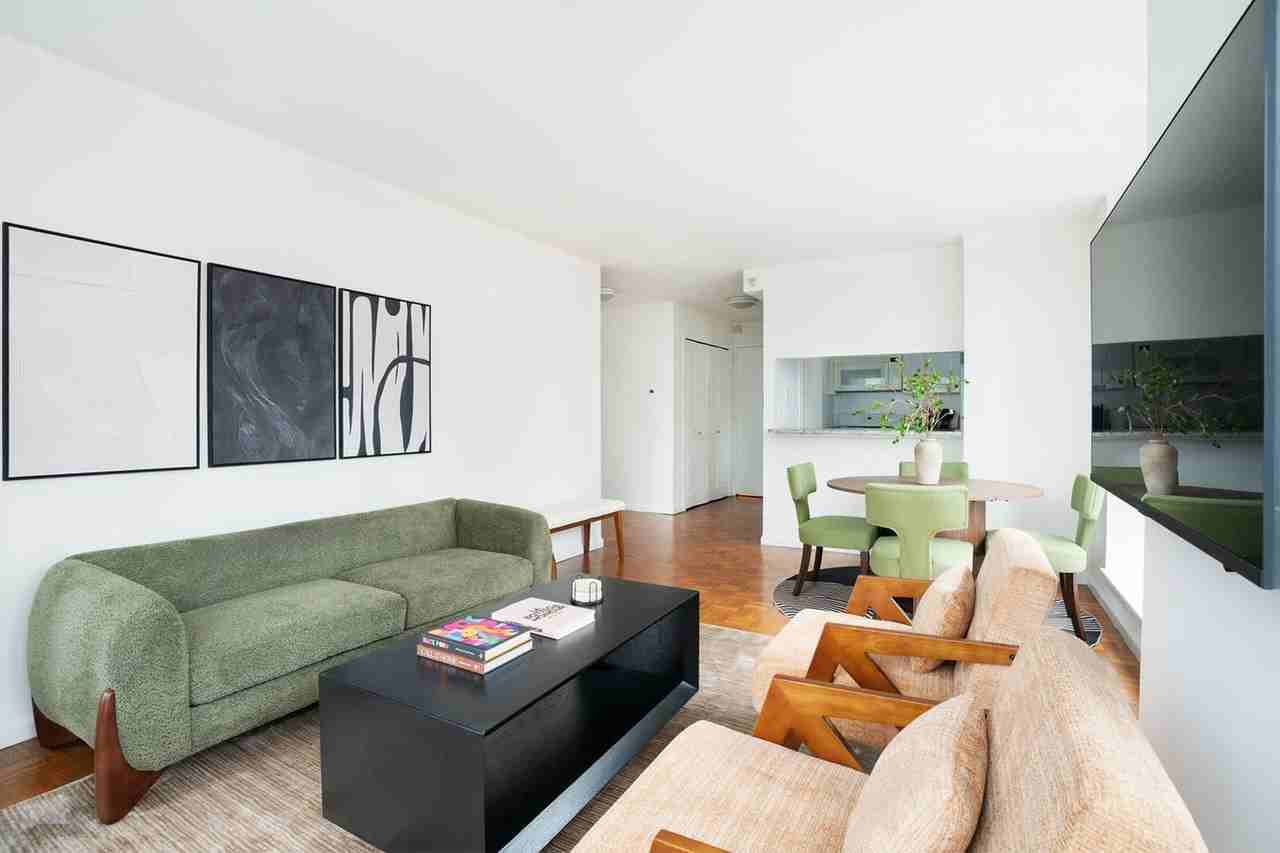 350 West 43rd Street - Photo 3 of 34