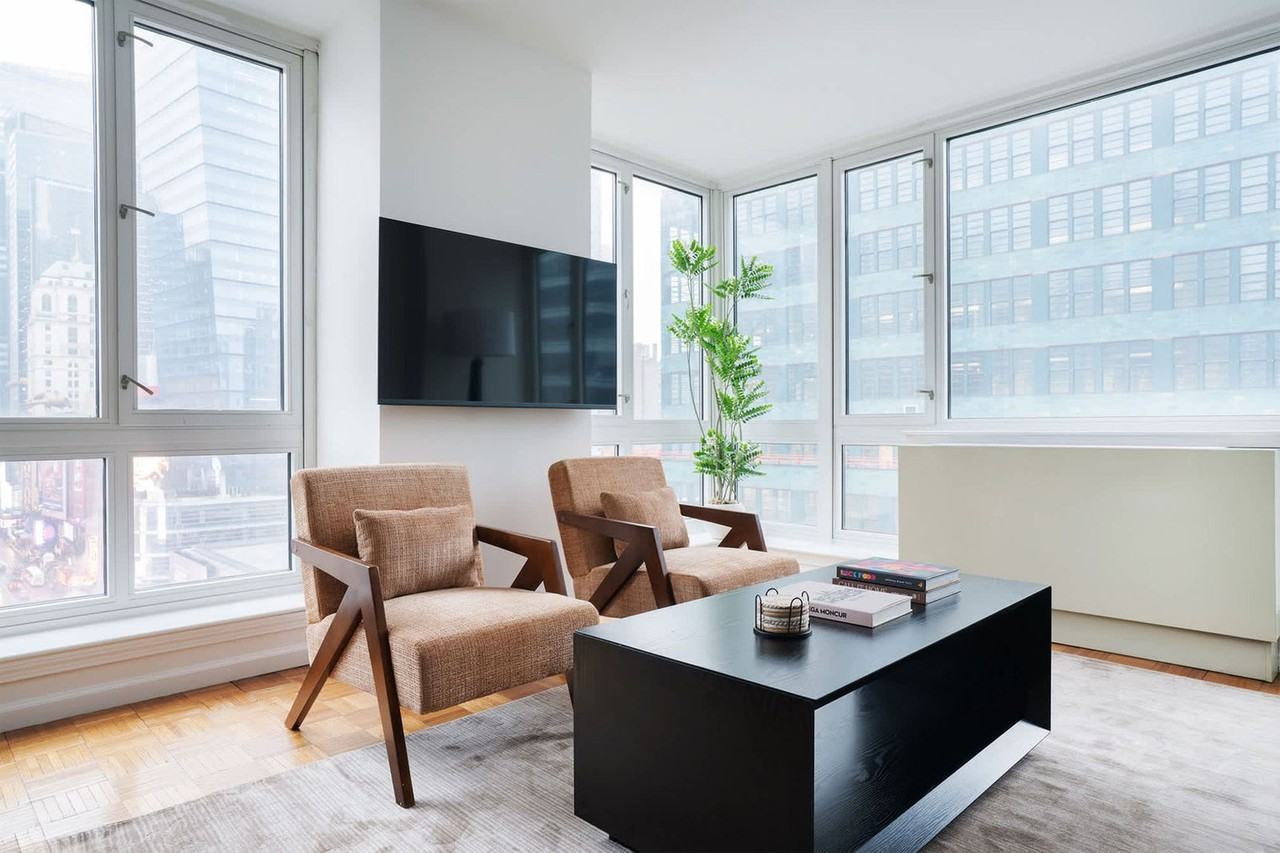 350 West 43rd Street - Photo 6 of 34