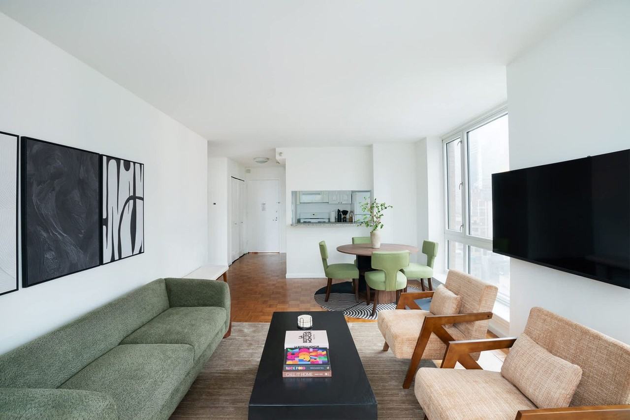 350 West 43rd Street - Photo 7 of 34