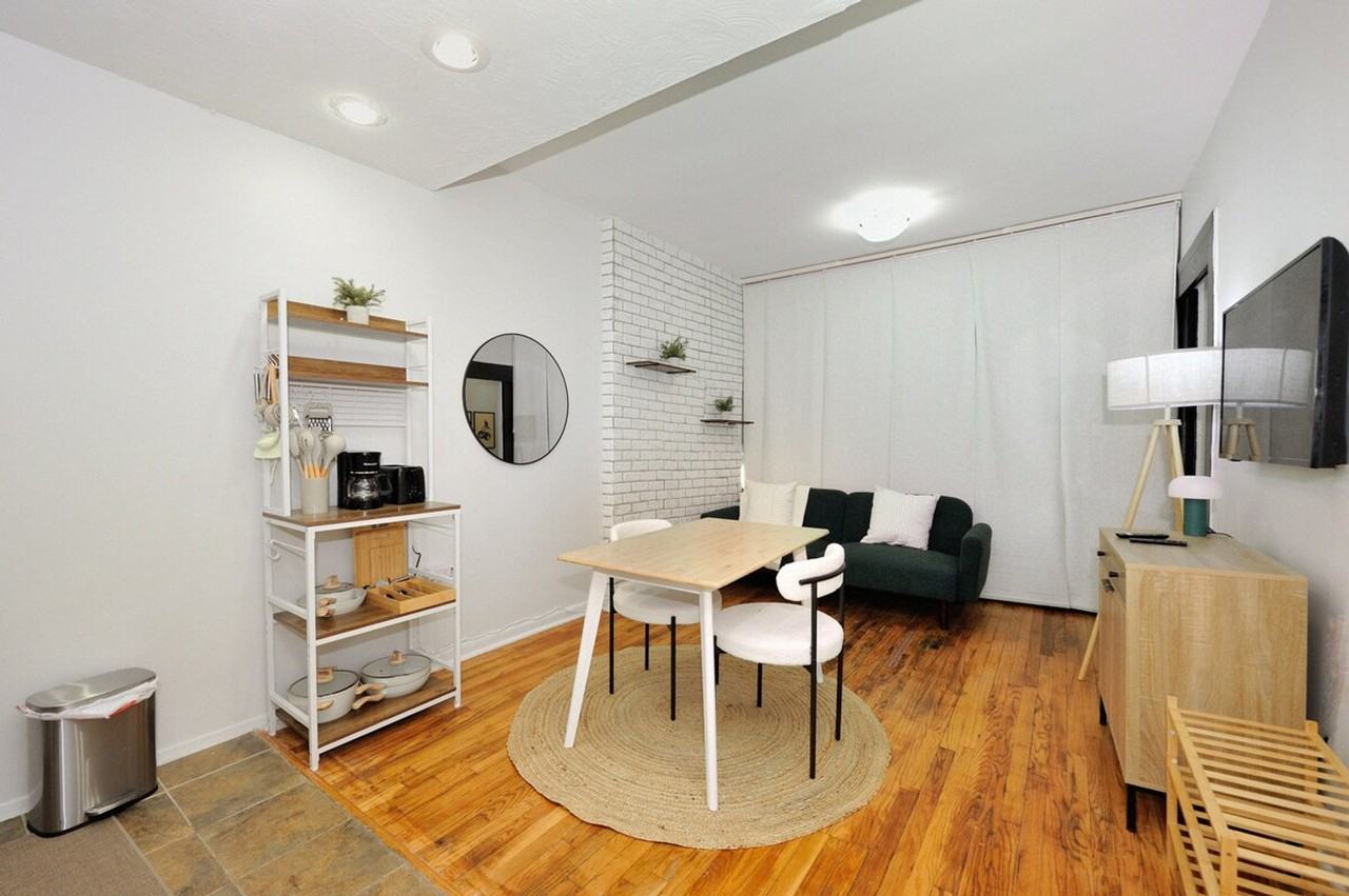 388 W 38th St #1383561P - Photo 4 of 21