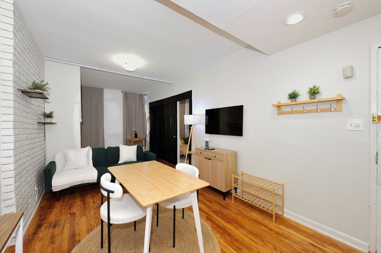 388 W 38th St #1383561P - Photo 6 of 21