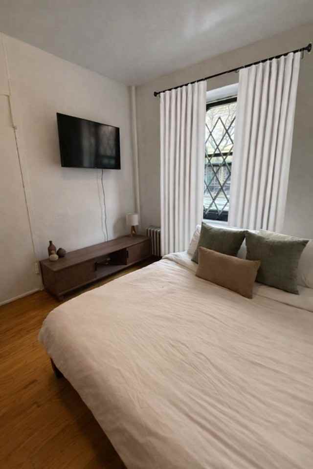 419 W 54th St #1404664P - Photo 4 of 4