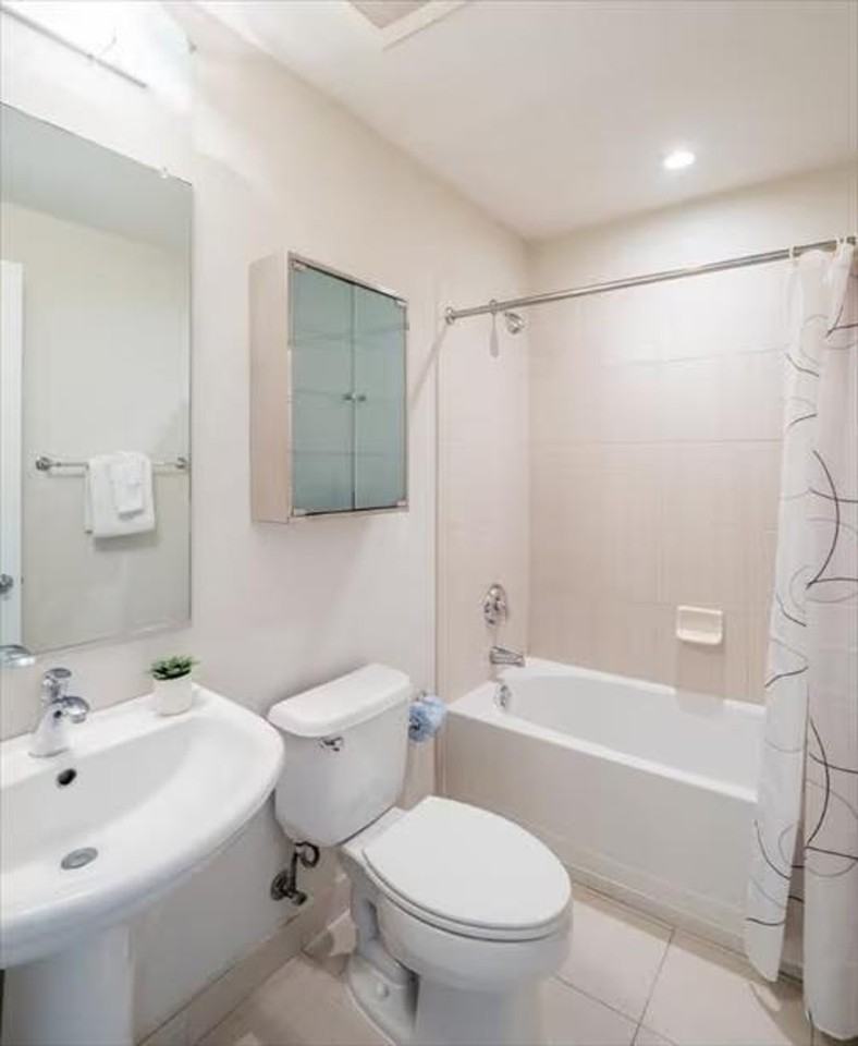 1456 H St Nw #1041986P - Photo 7 of 25