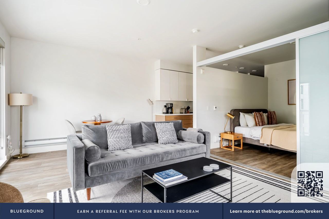 285 8th Ave N #872 - Photo 4 of 40