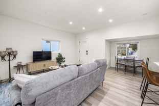 815 Sw Cloverdale St - Photo 1 of 1