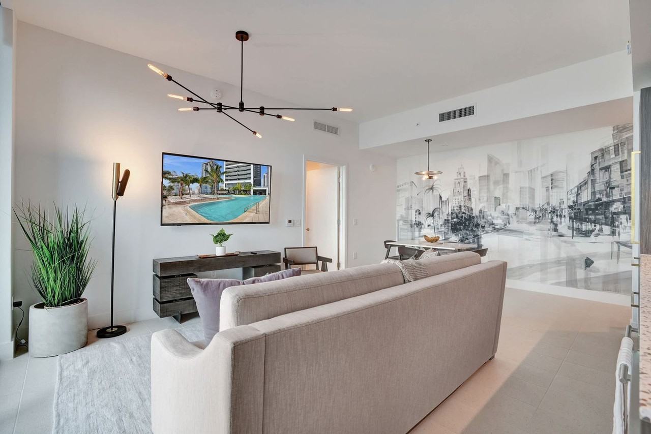 601 Northeast 1st Avenue - Photo 4 of 100