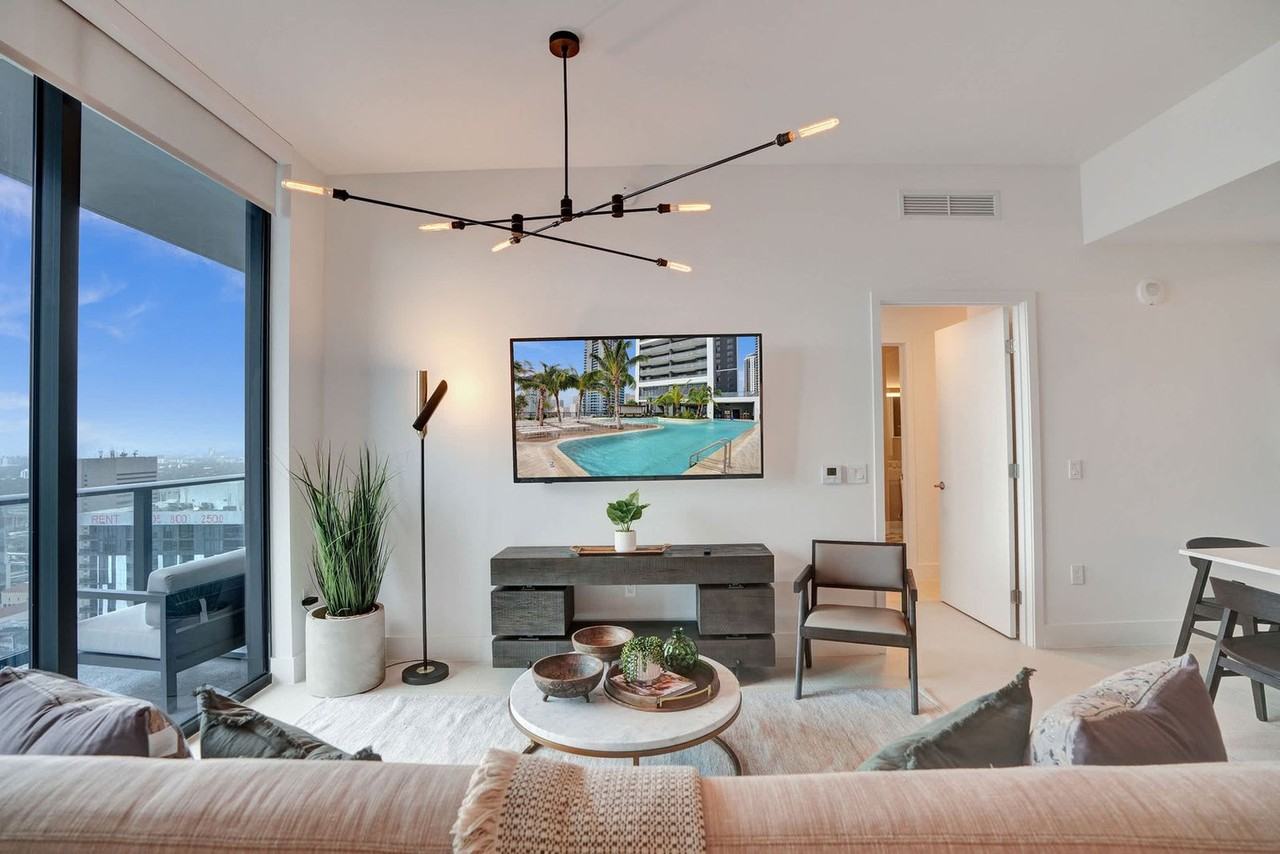 601 Northeast 1st Avenue - Photo 5 of 100