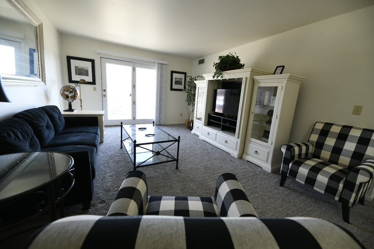 1335 Summit Ave #1257507P - Photo 2 of 12