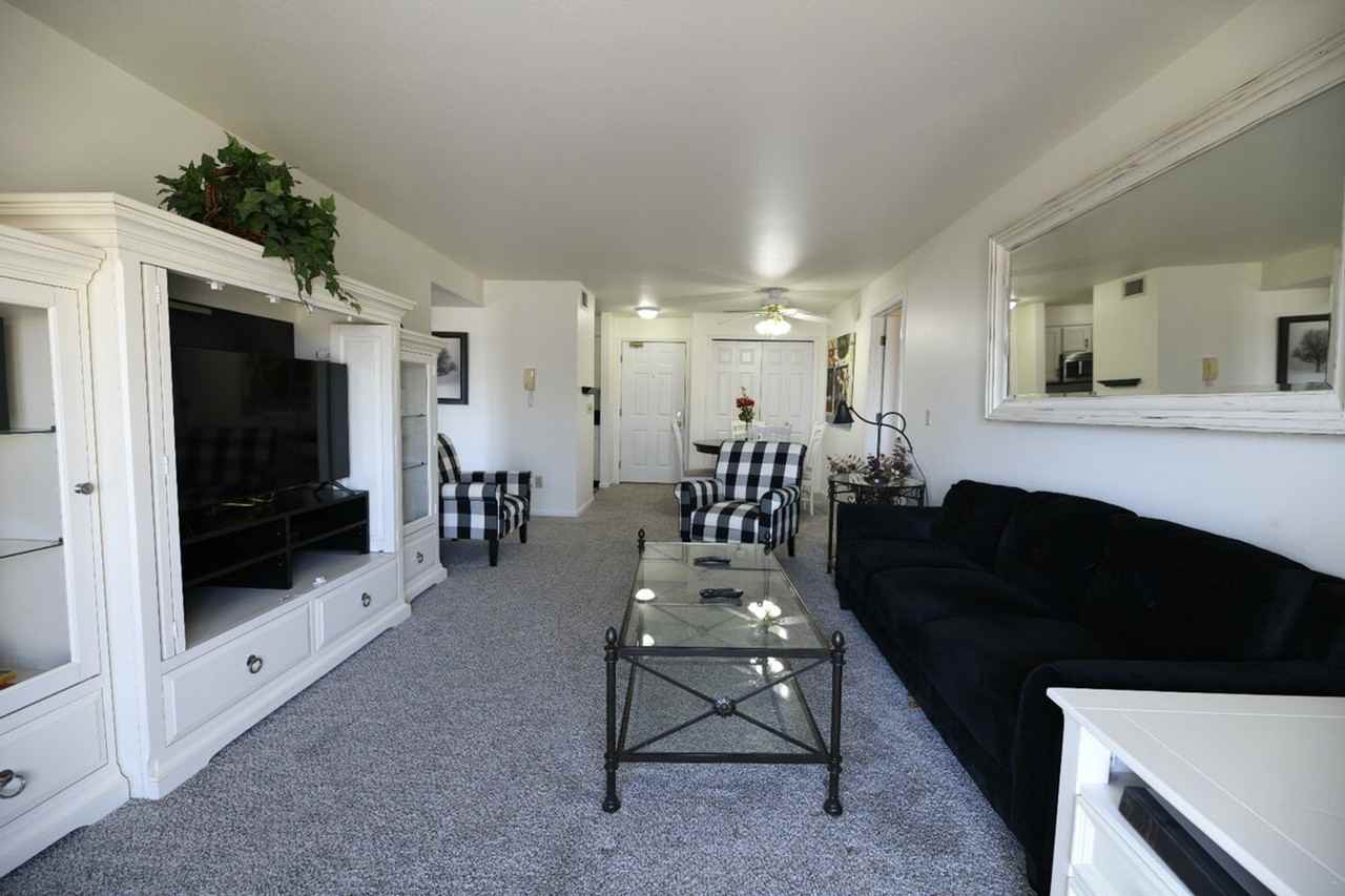 1335 Summit Ave #1257507P - Photo 3 of 12