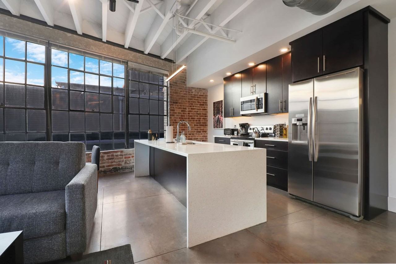 822 Howard Avenue - Photo 3 of 30