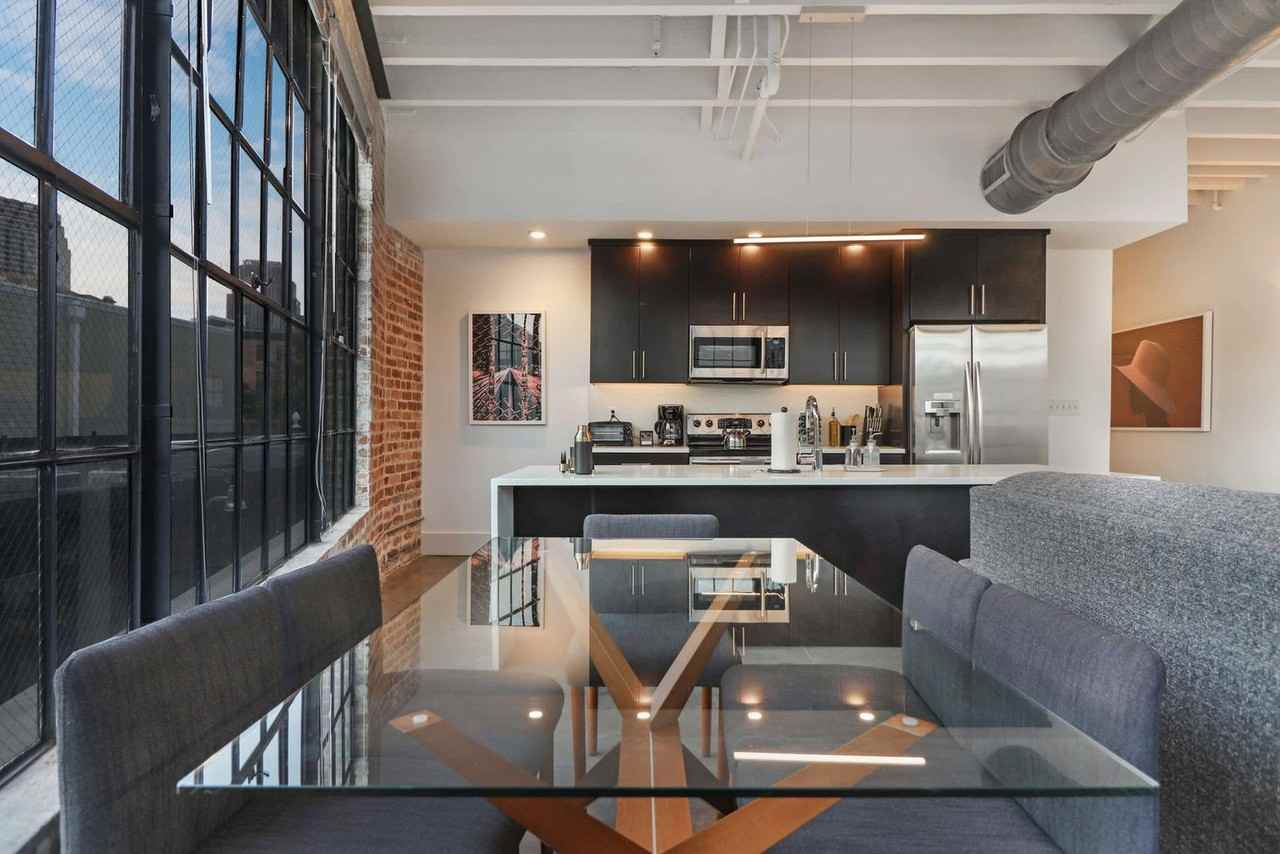 822 Howard Avenue - Photo 5 of 30