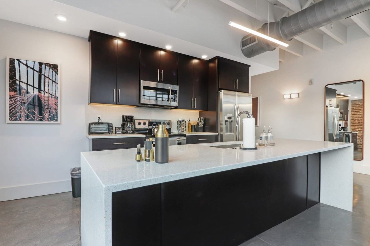 822 Howard Avenue - Photo 7 of 30