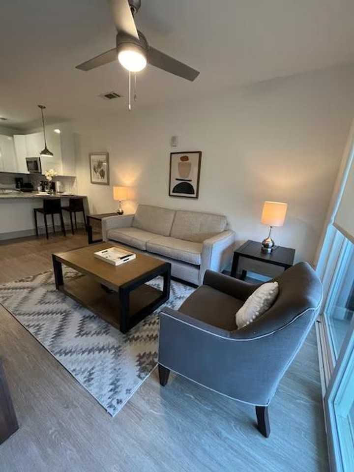 112 Krog St Ne #1344754P - Photo 2 of 12