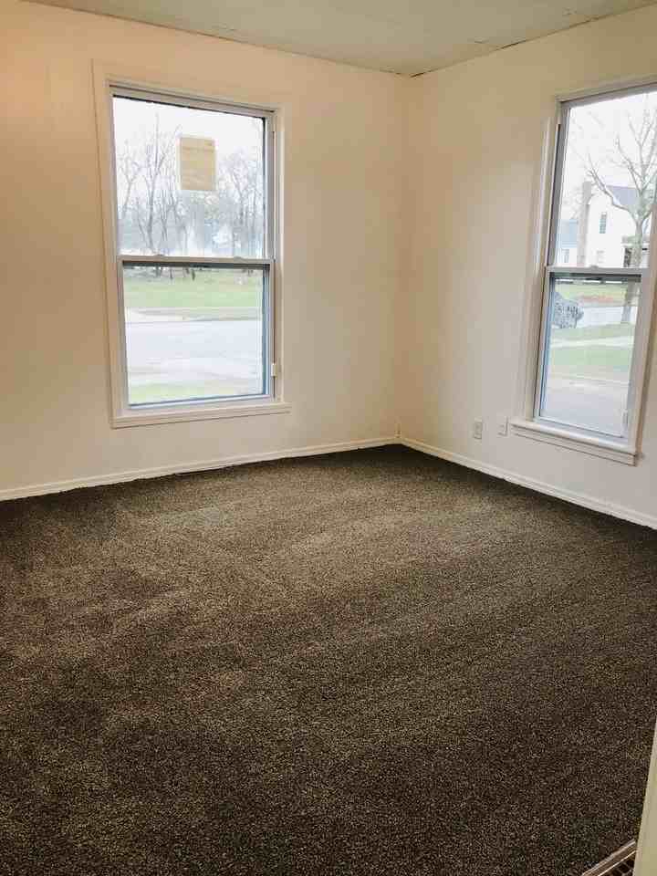 616 W Wolf Ave - Photo 4 of 17