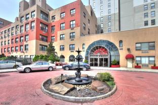 111 Mulberry St Apt 1q - Photo 1 of 1