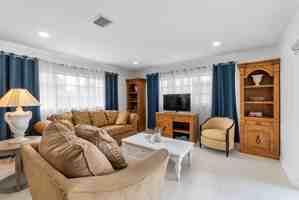 featured image of 2250 Se 5th St
