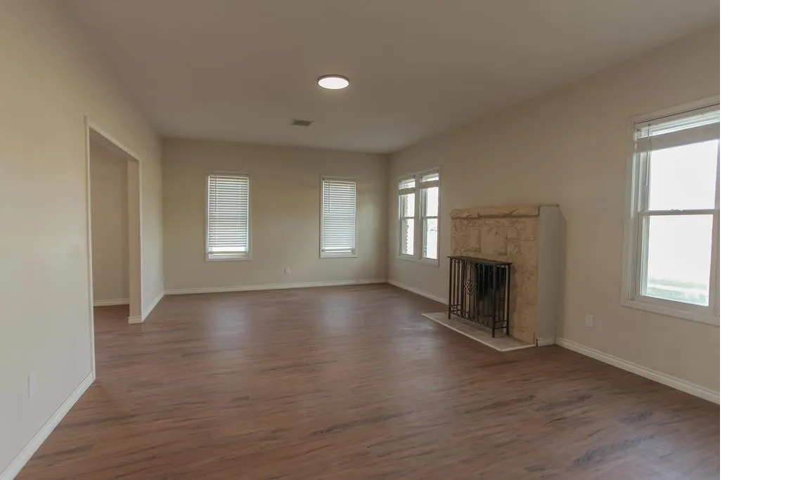 1800 S Main St - Photo 6 of 11