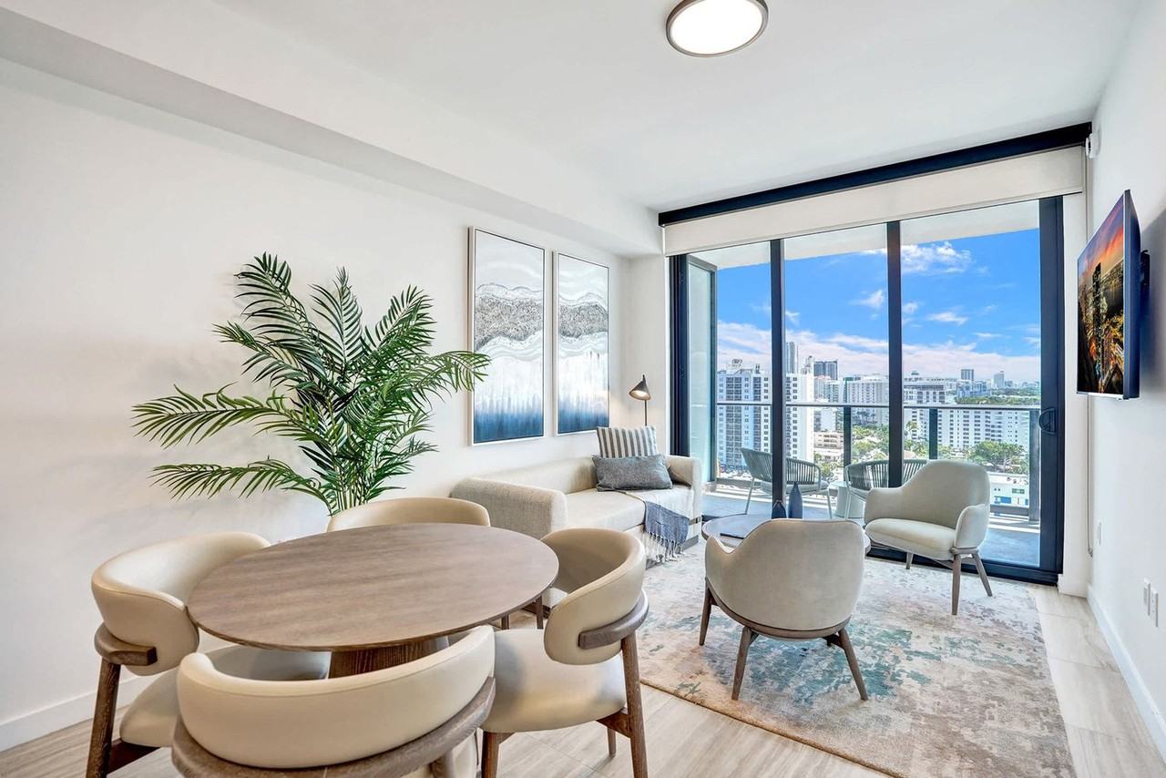 7144 Byron Ave #1376608P - Photo 4 of 35