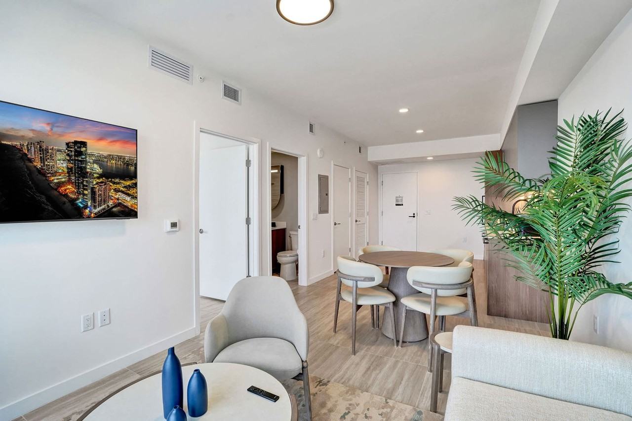 7144 Byron Ave #1376608P - Photo 6 of 35