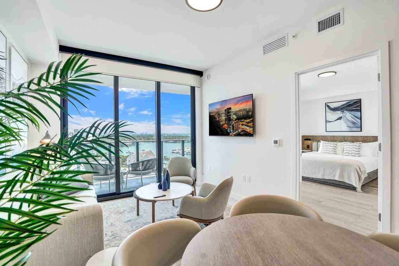 7144 Byron Ave #1376608P - Photo 7 of 35