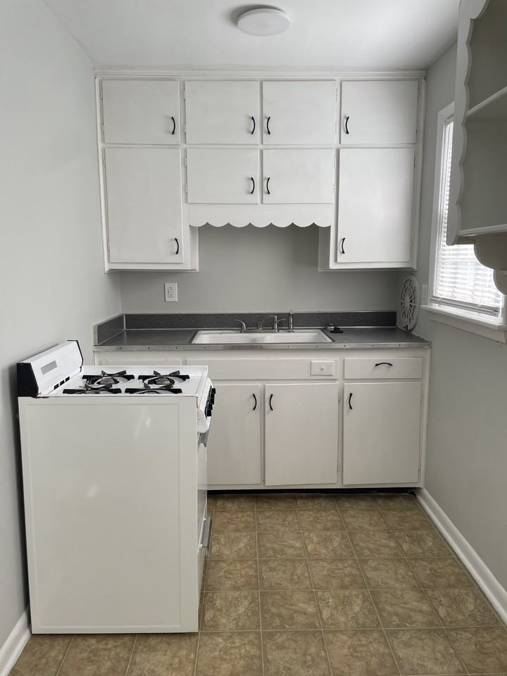 100 E Stewart Rd #1 - Photo 3 of 6