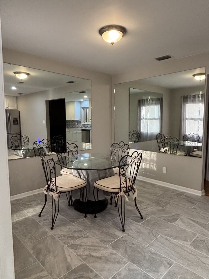 2212 Croydon Dr - Photo 3 of 23