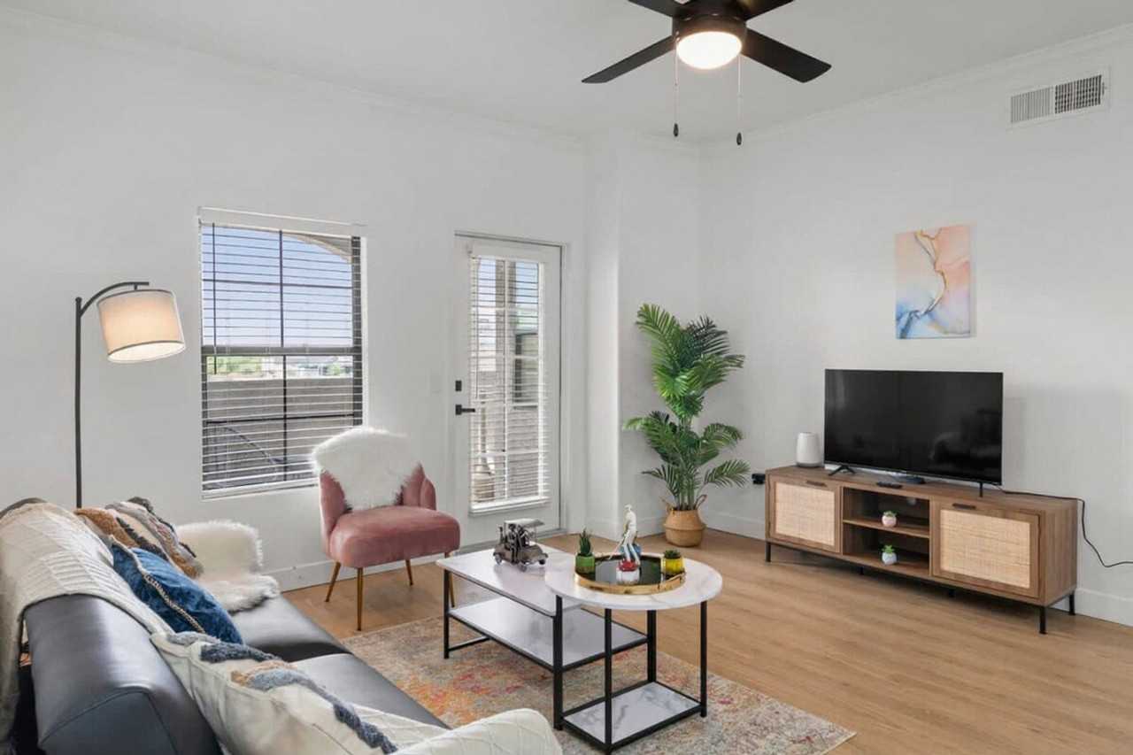 875 West Pecos Road - Photo 6 of 36