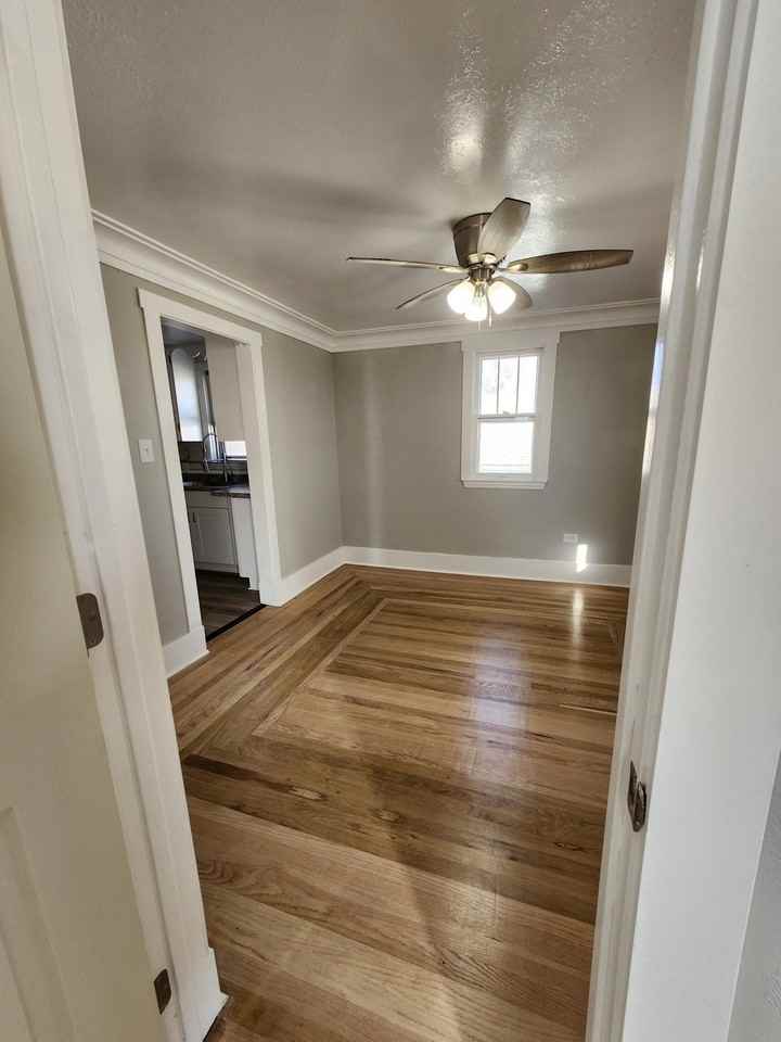 811 Ridge Ave - Photo 3 of 18