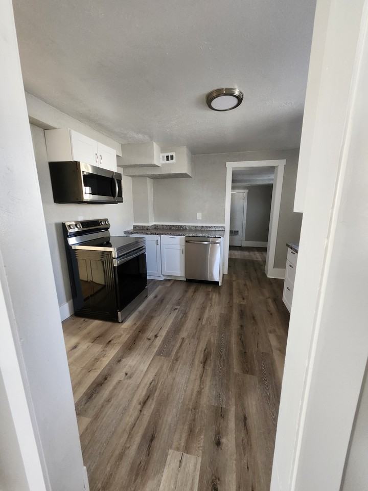 811 Ridge Ave - Photo 4 of 18