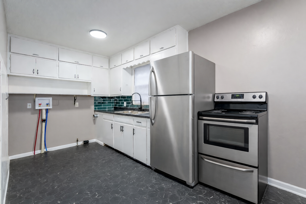 6225 N Independence St - Photo 3 of 10