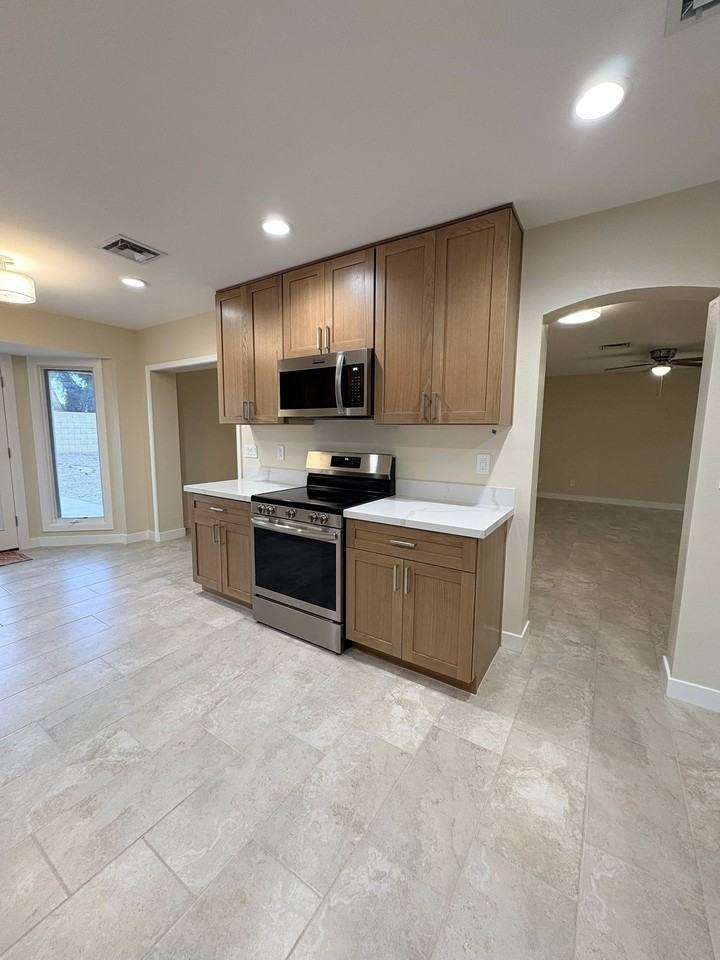 8626 W Greenbrian Dr - Photo 3 of 24