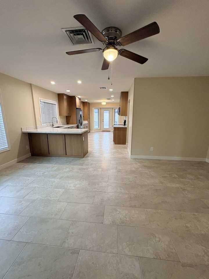 8626 W Greenbrian Dr - Photo 5 of 24