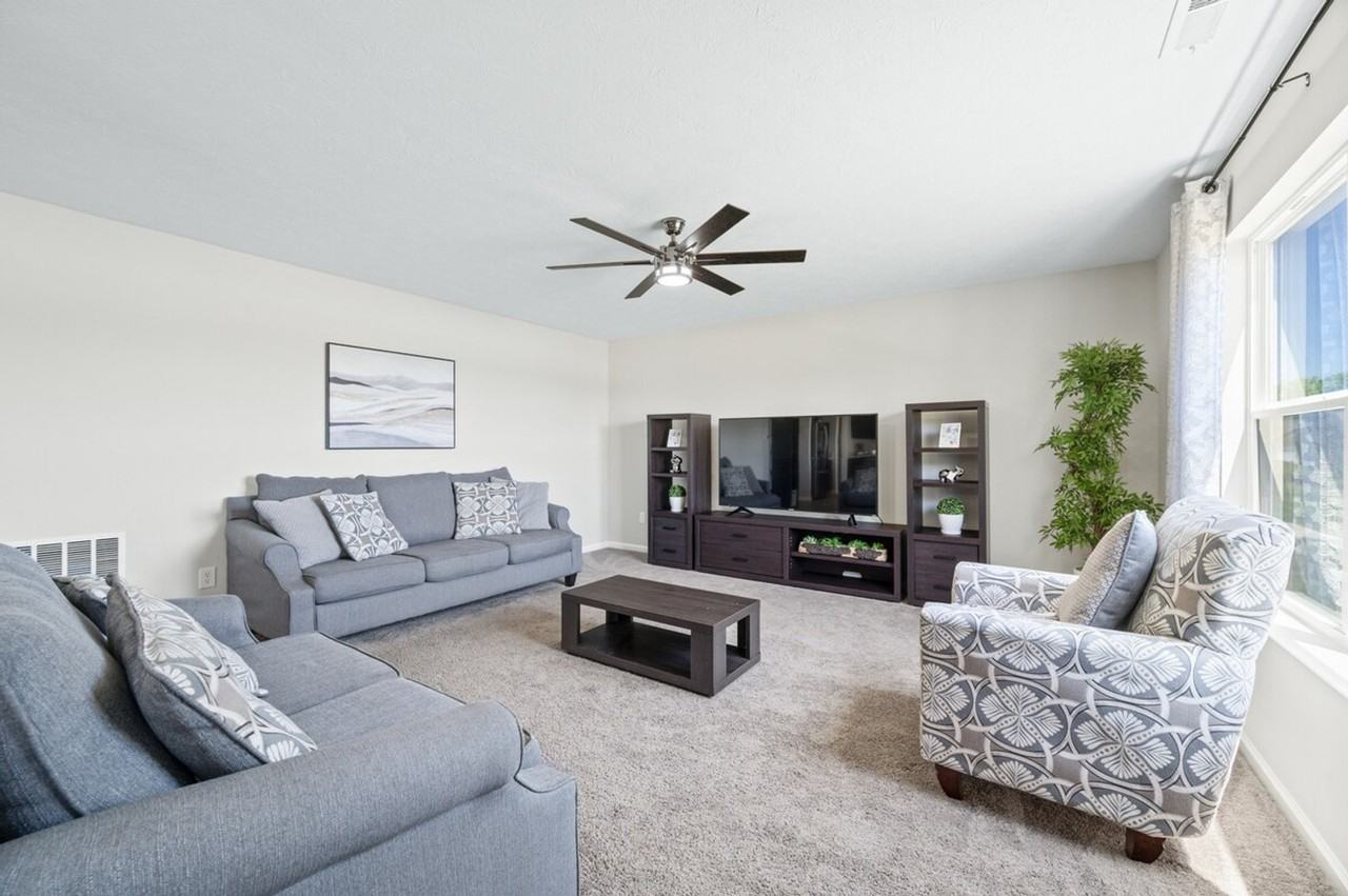 4007 Woodview Dr #1397951P - Photo 3 of 46