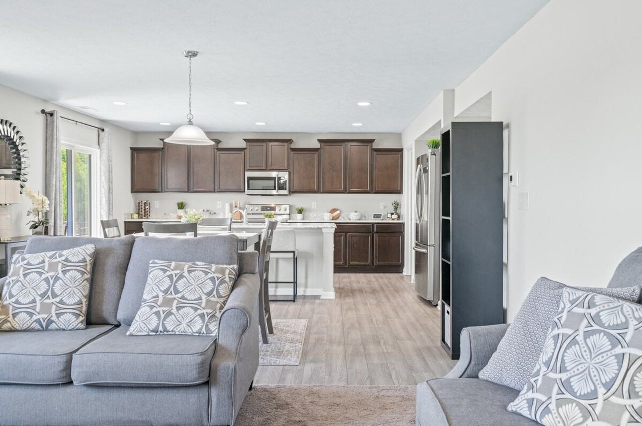 4007 Woodview Dr #1397951P - Photo 6 of 46