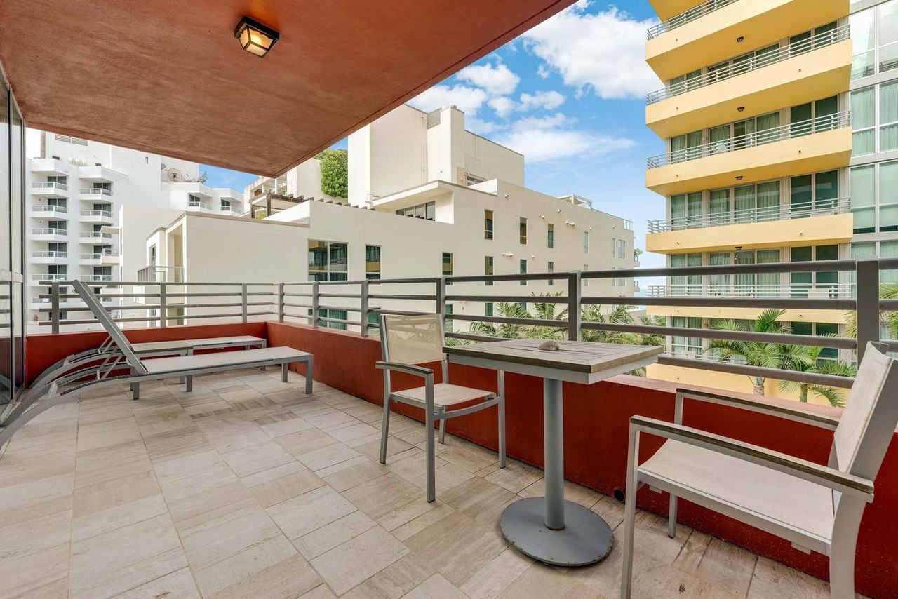 101 Ocean Dr #1399870P - Photo 6 of 24