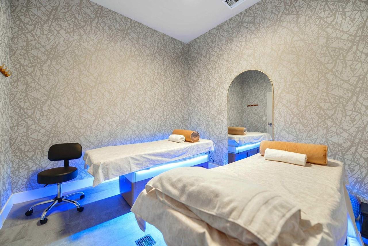 239 Sw 9th St #1376998P - Photo 5 of 17