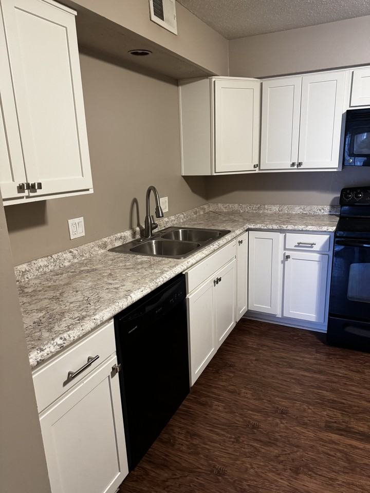 2019 Benson Gardens Blvd #9 - Photo 7 of 8