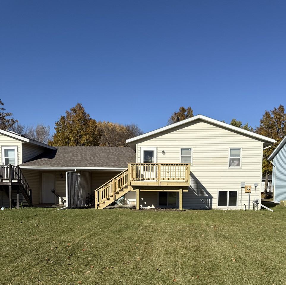 1014 Castlewood Dr - Photo 3 of 11