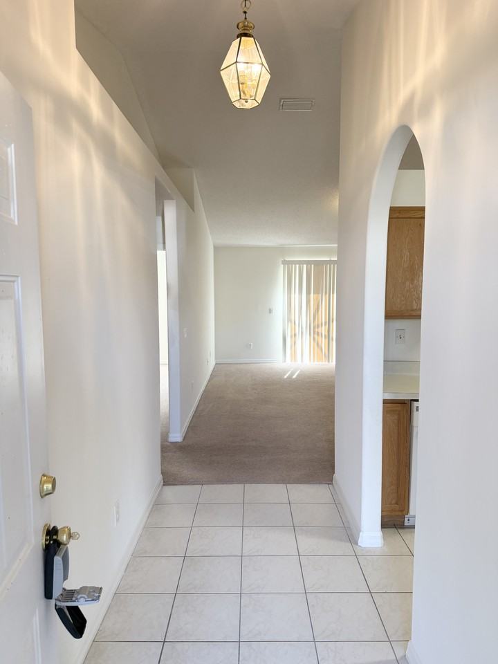 120 Foxhall Ln - Photo 2 of 25