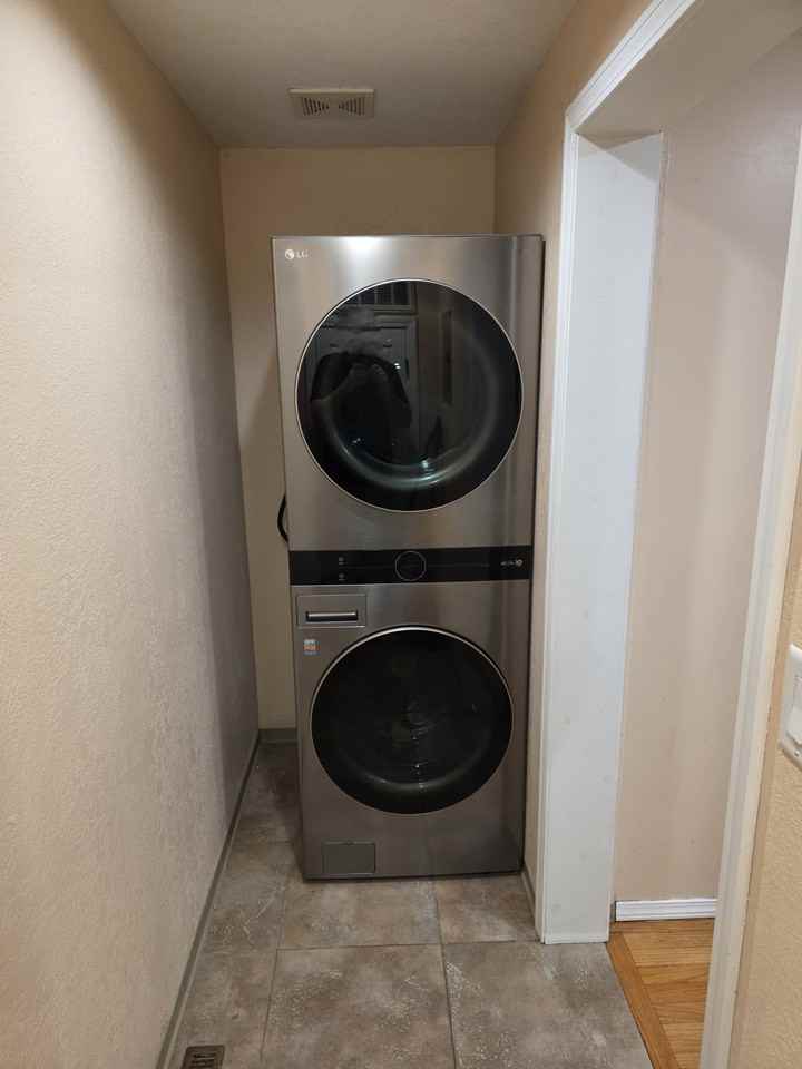 212 Broadway Blvd Se #3 - Photo 2 of 12