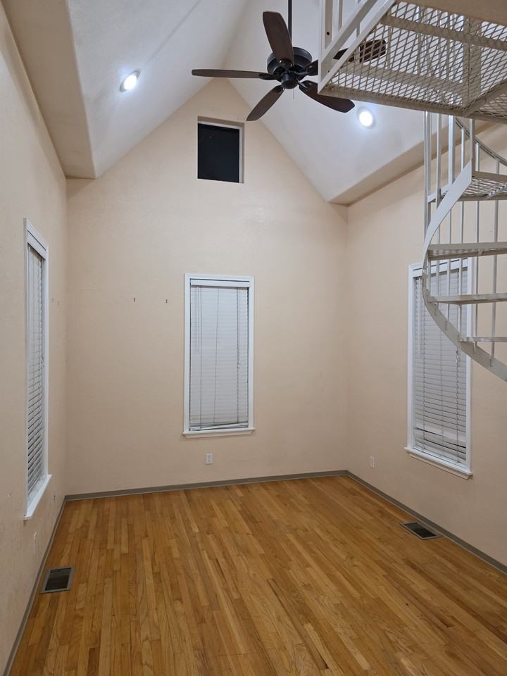 212 Broadway Blvd Se #3 - Photo 5 of 12