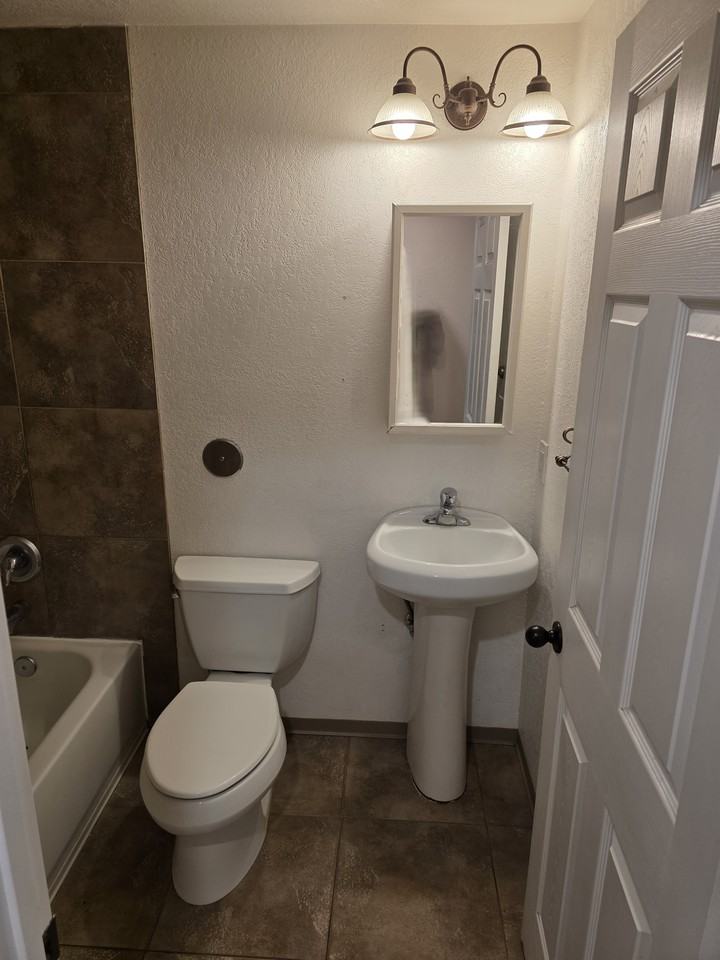 212 Broadway Blvd Se #3 - Photo 6 of 12