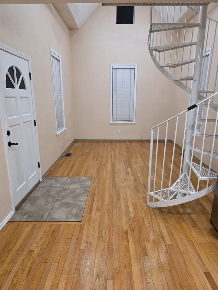 212 Broadway Blvd Se #3 - Photo 7 of 12