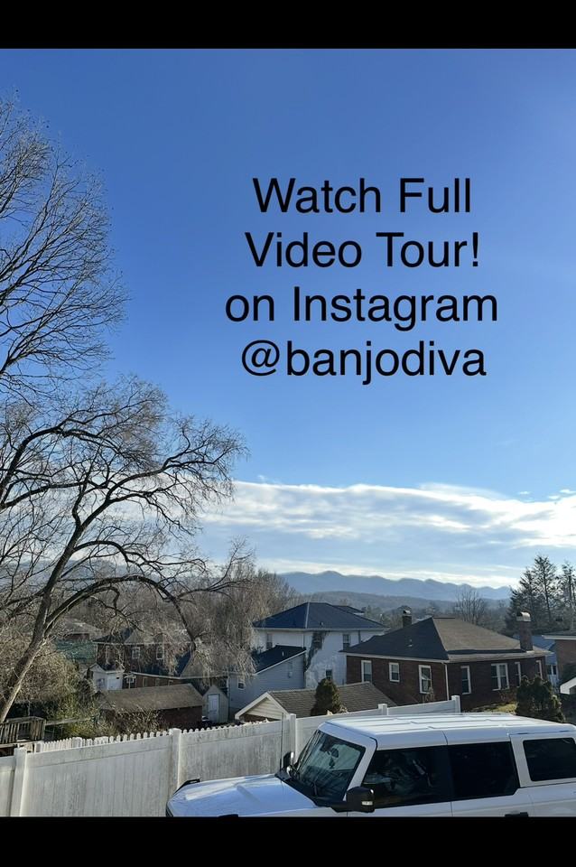 923 East Hillcrest Drive - Photo 2 of 20